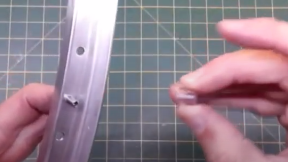 Vestindo o niple com o tubo espaçador.png